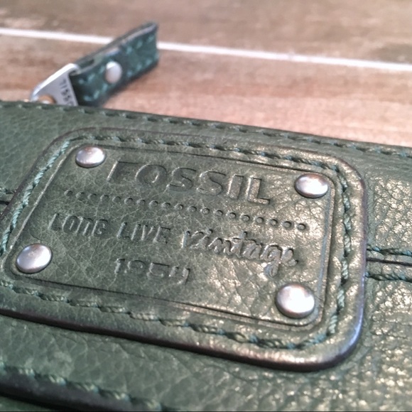 Fossil Zipper Coin Purse & Wallet - Picture 2 of 5